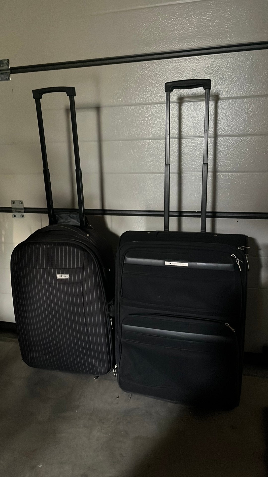 2x Trolly koffer delsey en Oakland, Ophalen, Gebruikt, Hard kunststof, Wieltjes