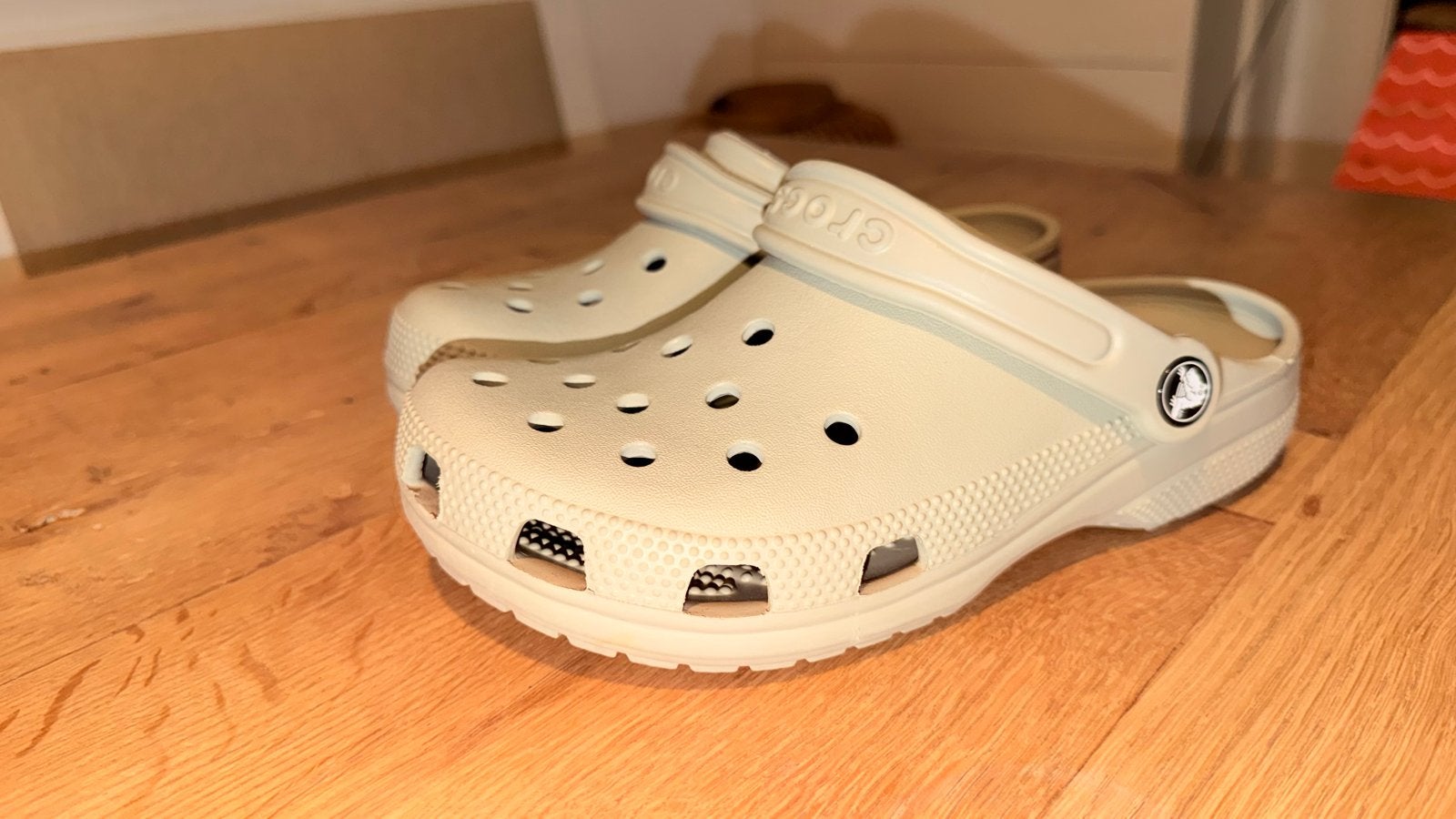 Crocs Classic Clogs dames - Lichtgrijs maat 6 (36-37), Slippers, Nieuw, Ophalen of Verzenden, Grijs