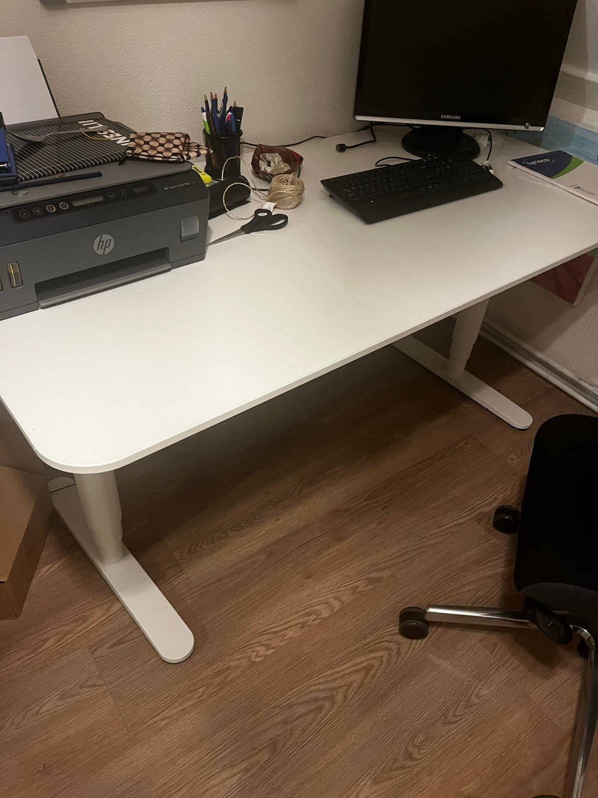 Wit bureau - In hoogte verstelbaar - Modern design, Huis en Inrichting, Ophalen, Zit-sta bureau, Spaanplaat of MDF, In hoogte verstelbaar
