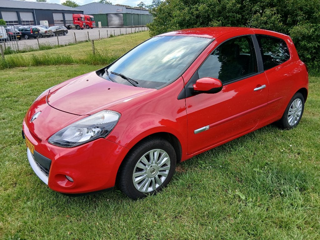 Renault Clio 1.2 TCE 3-DRS 2011 Rood, Auto's, Voorwielaandrijving, 535 kg, 4 cilinders, 49 €/maand