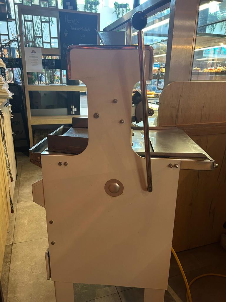 VLB Professionele Broodsnijmachine voor Horeca, Ophalen, Gebruikt, Bakkerij en Slagerij