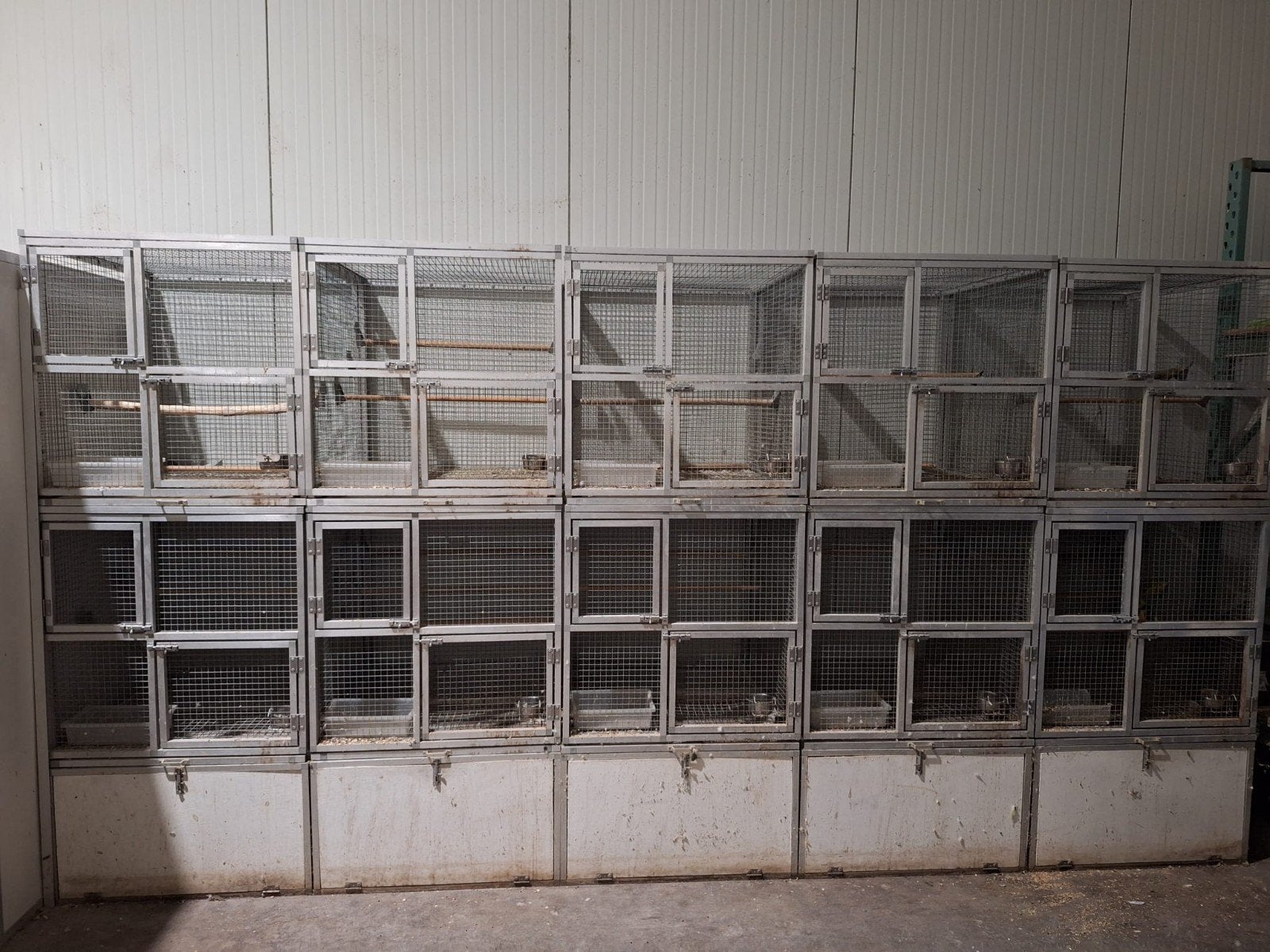 10 aluminium broedkooien met lade's en onderkast, Ophalen, Aluminium, Broedkooi of Kweekkooi
