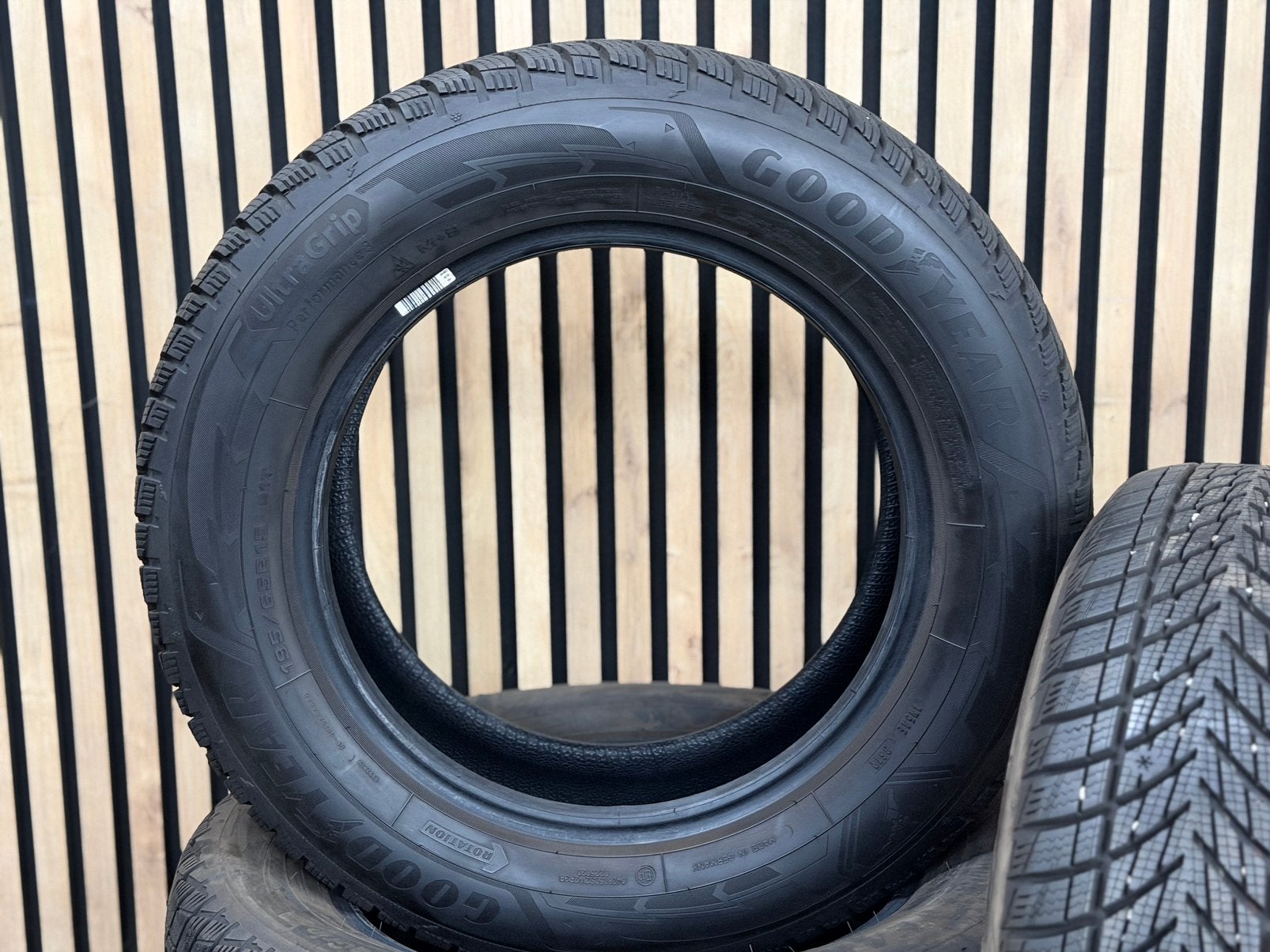 4x Goodyear Winterbanden 195/65/R15 7mm DOT24 €250 all incl, Ophalen, 15 inch, Winterbanden, Band(en)
