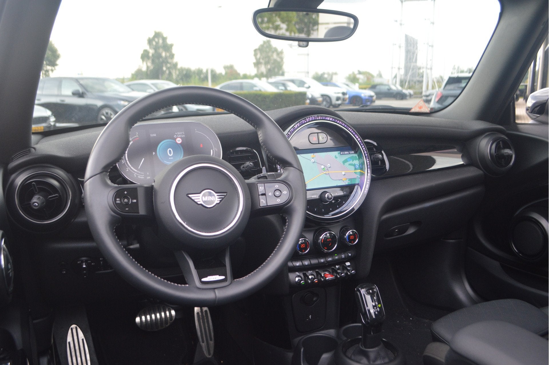 MINI Cabrio Cooper JCW Automaat / Sportstoelen / Comfort Acc, Auto's, Dealer onderhouden, 136 pk, Gebruikt, 4 stoelen