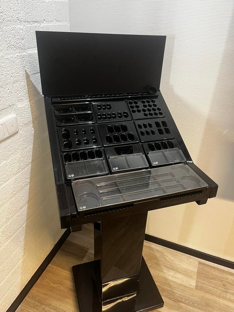 Compleet make-up meubel + testers Malu Wilz, Ophalen, Gebruikt, Gehele gezicht, Make-up