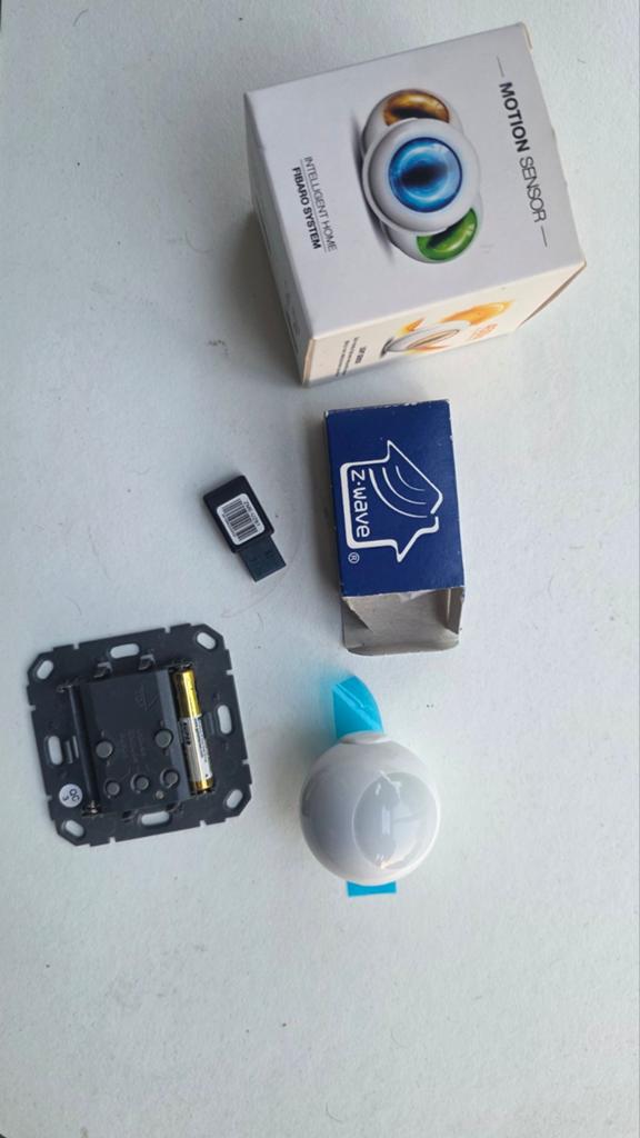 Z-wave opruiming, usb stick + sensor schakelaar, Ophalen of Verzenden, Nieuw, Schakelaar