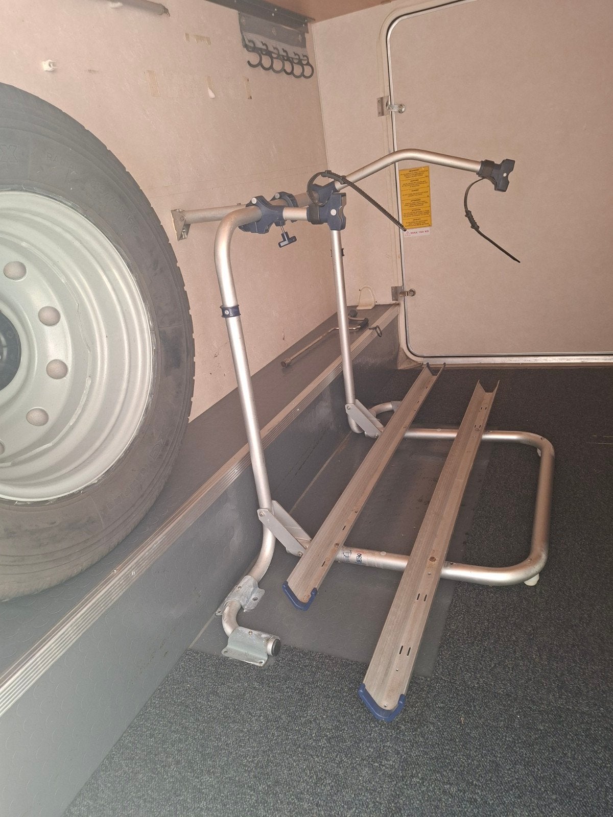 Fietsdrager voor in de garage van een camper, Ophalen, Gebruikt, Fietsendrager-accessoire, 2 fietsen