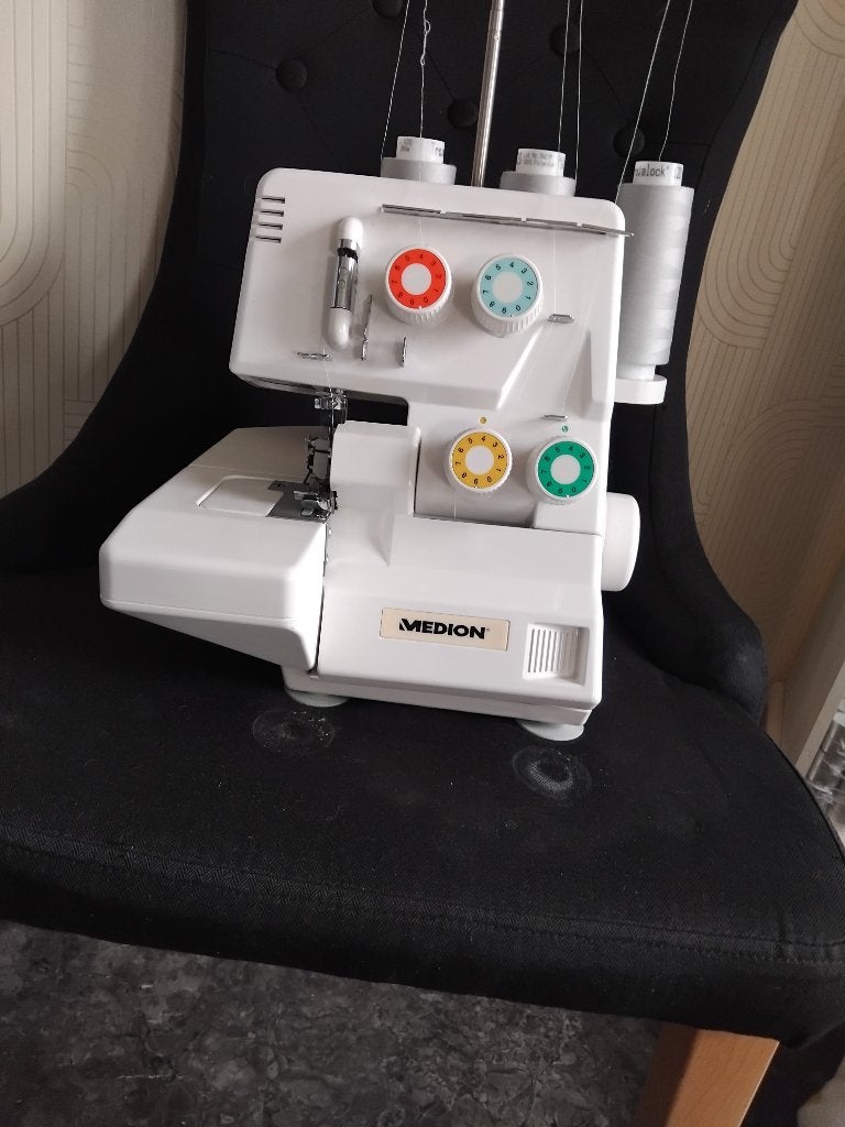 Lock machine Medion, Hobby en Vrije tijd, Naaimachines en Toebehoren, Zo goed als nieuw, Lockmachine, Industrieel, Ophalen