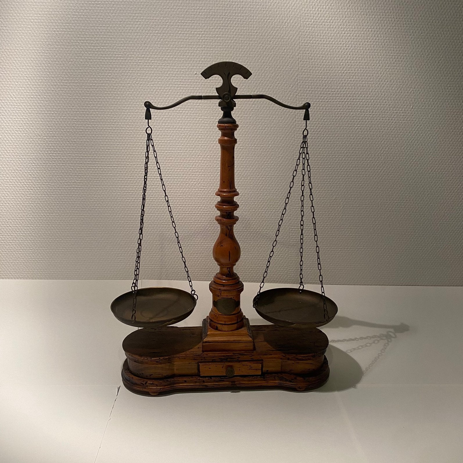 Antieke balansweegschaal met gewichten en lade, Ophalen of Verzenden