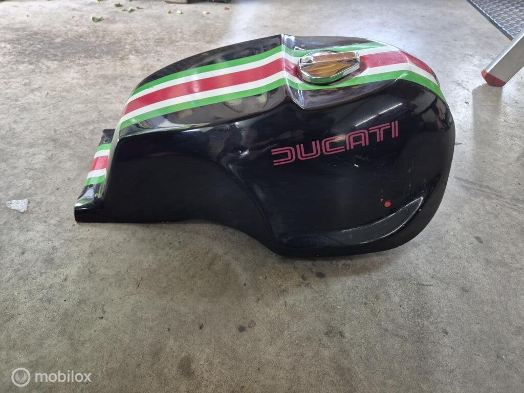 Benzinetank tank caferacer kunststof pantah allazurra cagiva, Motoren, Gebruikt, Factorystore.service@ducati.com, Ophalen of Verzenden