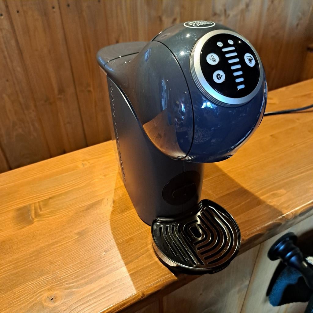 Krups Dolce Gusto Genio S Plus KP340B Cosmic Grey, Ophalen of Verzenden, Zo goed als nieuw, Koffiemachine