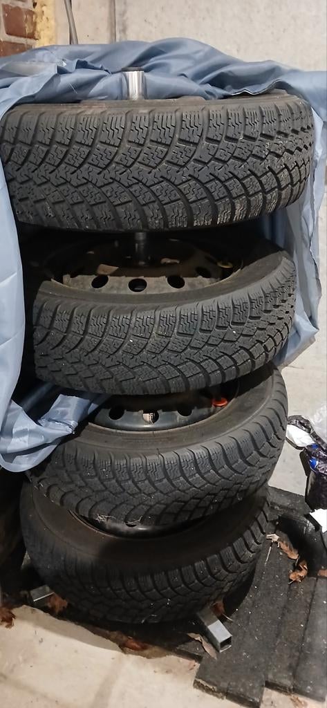 4 winterbanden hyundai i10 met stalen velgen, Ophalen of Verzenden, Gebruikt
