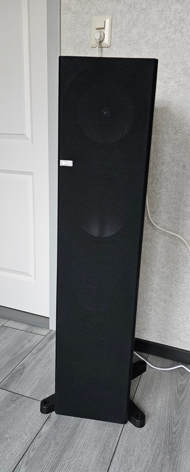 Kef Q 900 vloerstaande luidsprekers met Chord audio kabels, 150 watt of meer, Vloerstaande luidspreker, Gebruikt, Inclusief kabels
