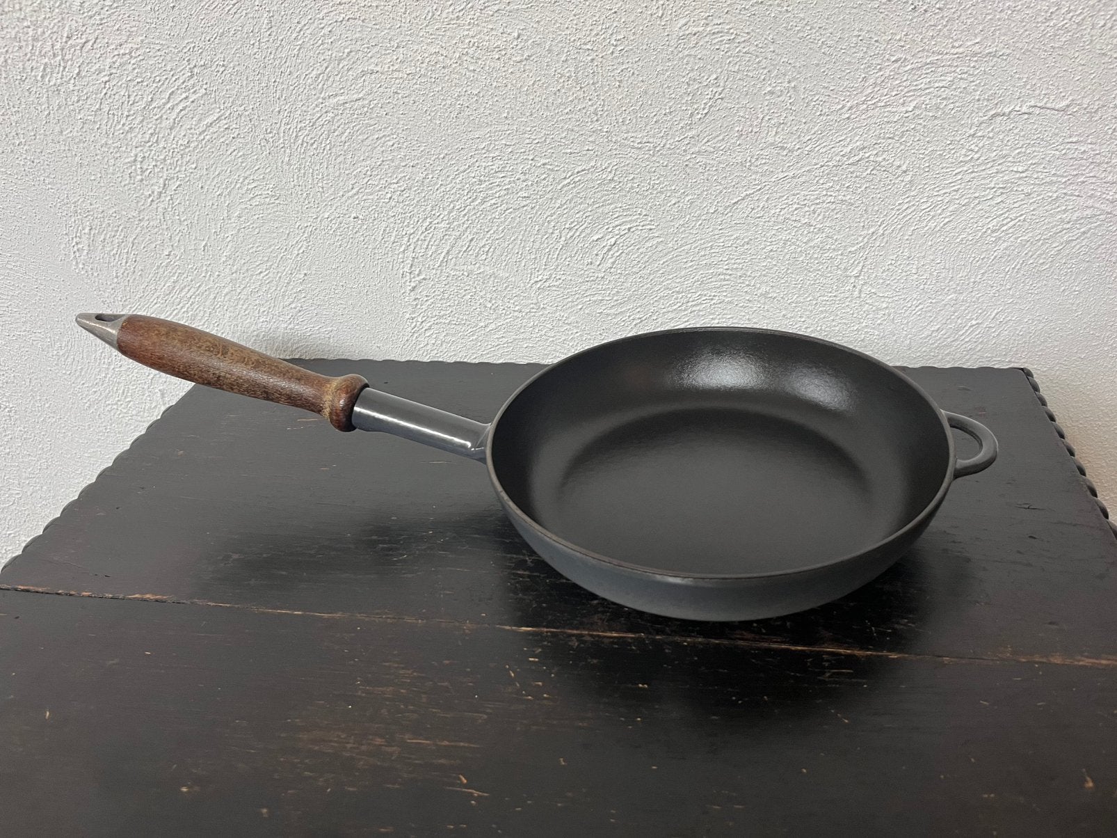 Refurbished gietijzeren vintage koekenpan 24 cm, Koekenpan, Gietijzer, Ophalen of Verzenden, Zo goed als nieuw