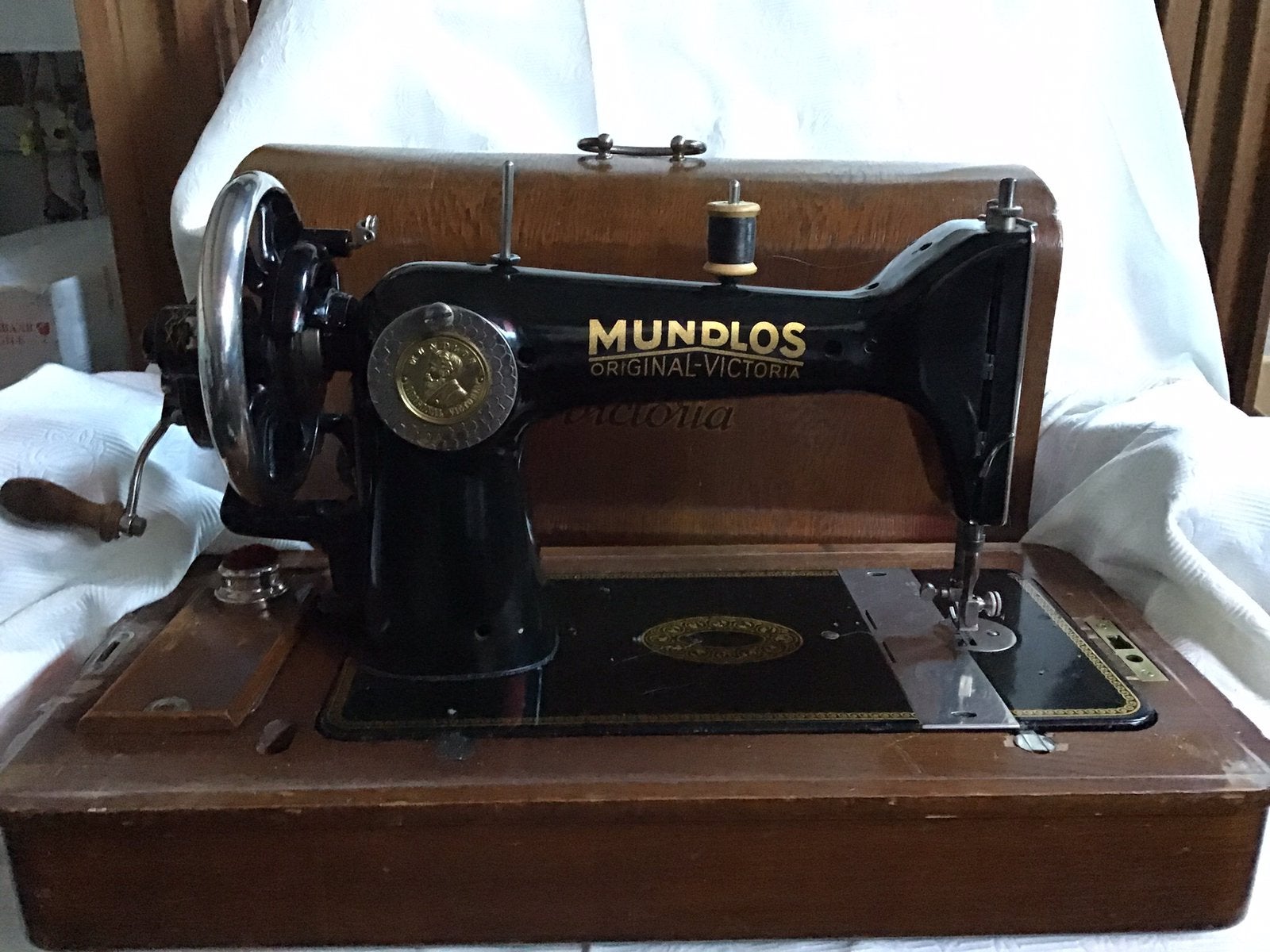 Oude naaimachine met Koffer,,,, Ophalen