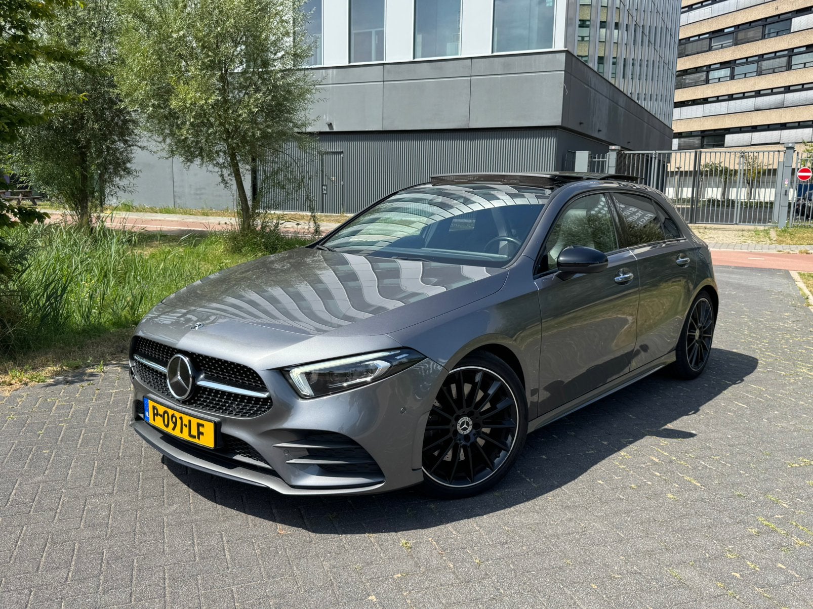 Mercedes-Benz A250|AMG|Pano|Sfeer|Night|Burmester|Distronic, Auto's, Mercedes-Benz, 4 cilinders, 11 km/l, 75 €/maand, Particulier