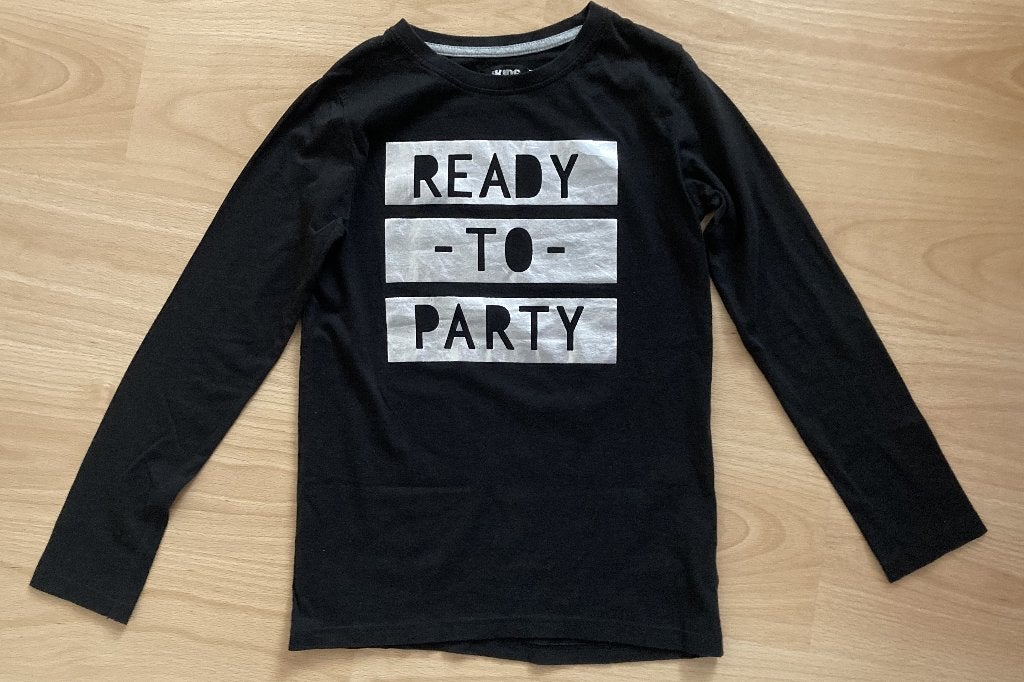 Zwart longsleeve shirt met 'READY-TO-PARTY' opdruk maat 152, Kinderen en Baby's, Kinderkleding | Maat 152, Europe Kids, Ophalen of Verzenden