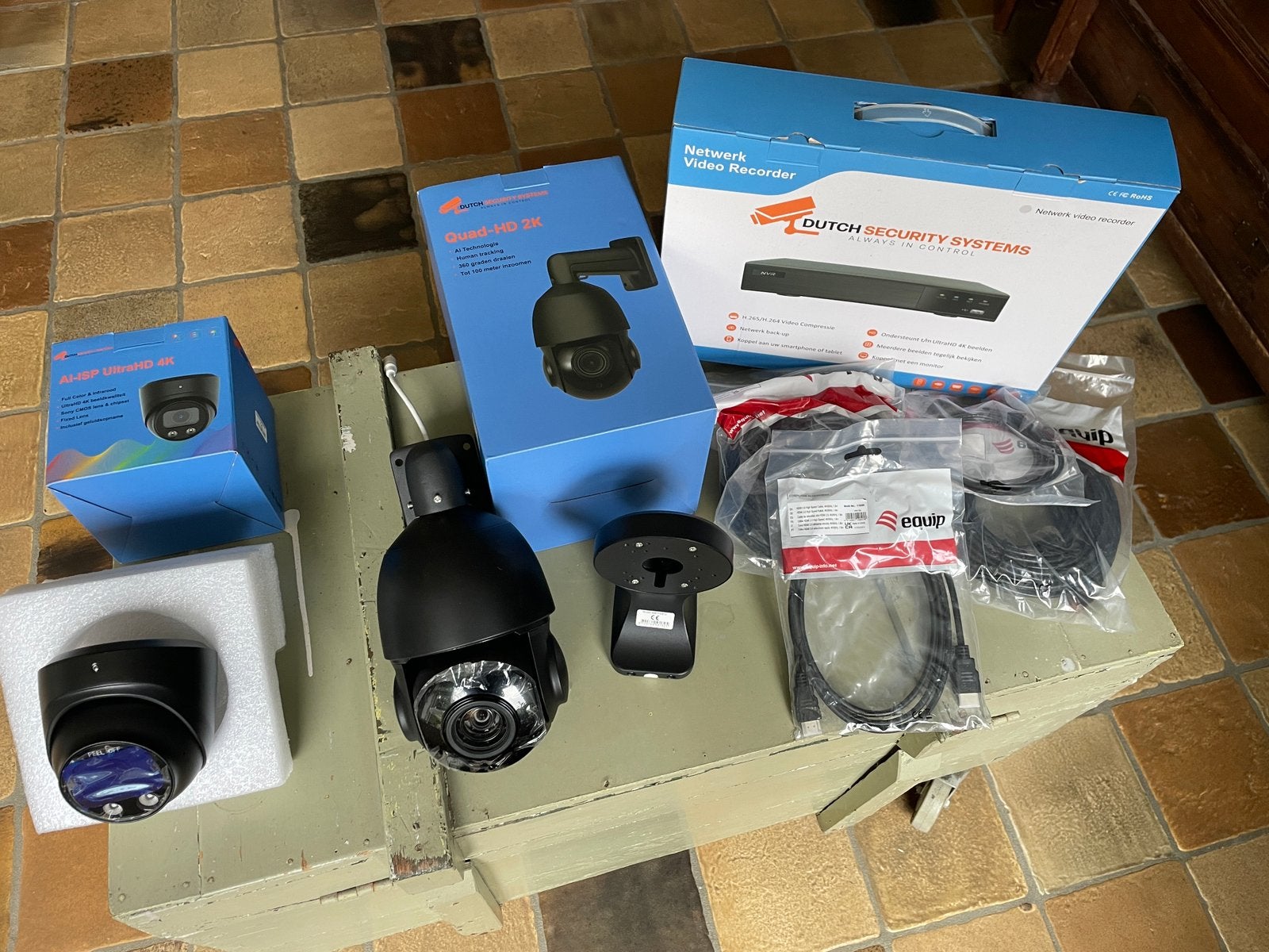 Dutch security beveiligingscamera’s met opnamerecorder., Ophalen of Verzenden, Nieuw, Buitencamera
