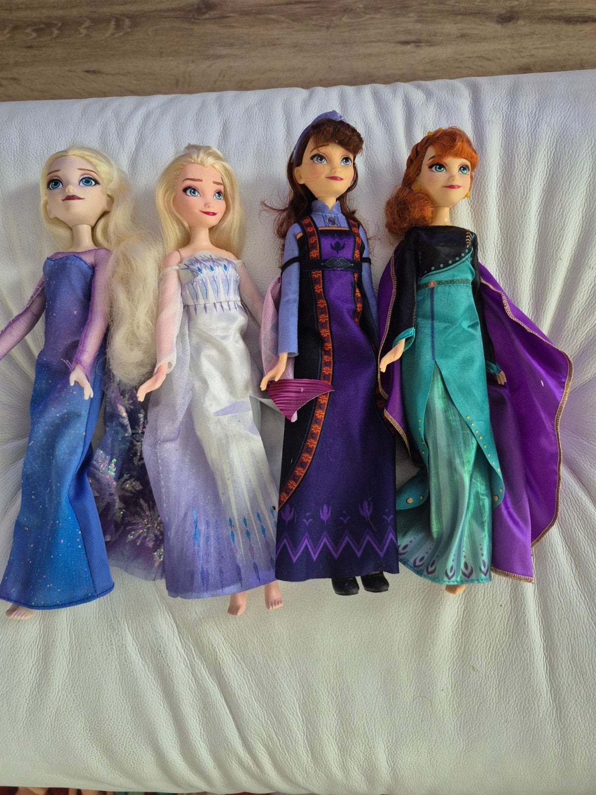Disney Frozen poppen set - Elsa, Anna en meer, Kinderen en Baby's, Speelgoed | Poppen, Ophalen, Zo goed als nieuw, Barbie