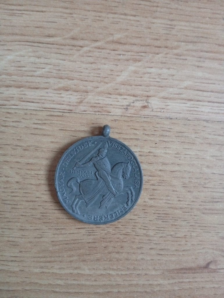 Tinnen munt hanger Hunyadi Janos, Ophalen of Verzenden