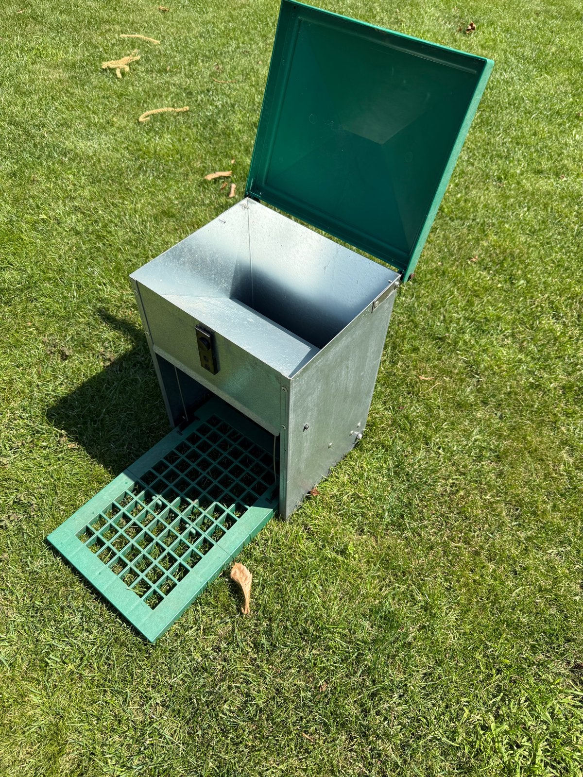 Kippen voerbak feed o matic, Ophalen of Verzenden, Drinken en Voederen