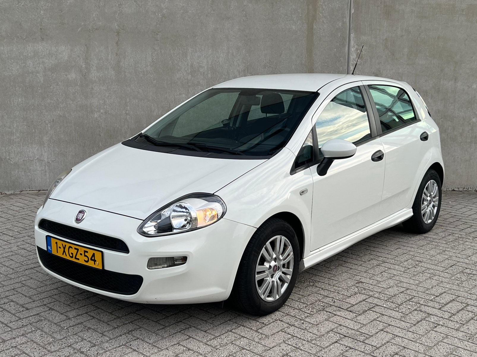 Witte Fiat Punto EVO 0.9 TwinAir 101PK 5-Deurs/APK/Airco!, Auto's, Voorwielaandrijving, Stof, 100 pk, Origineel Nederlands
