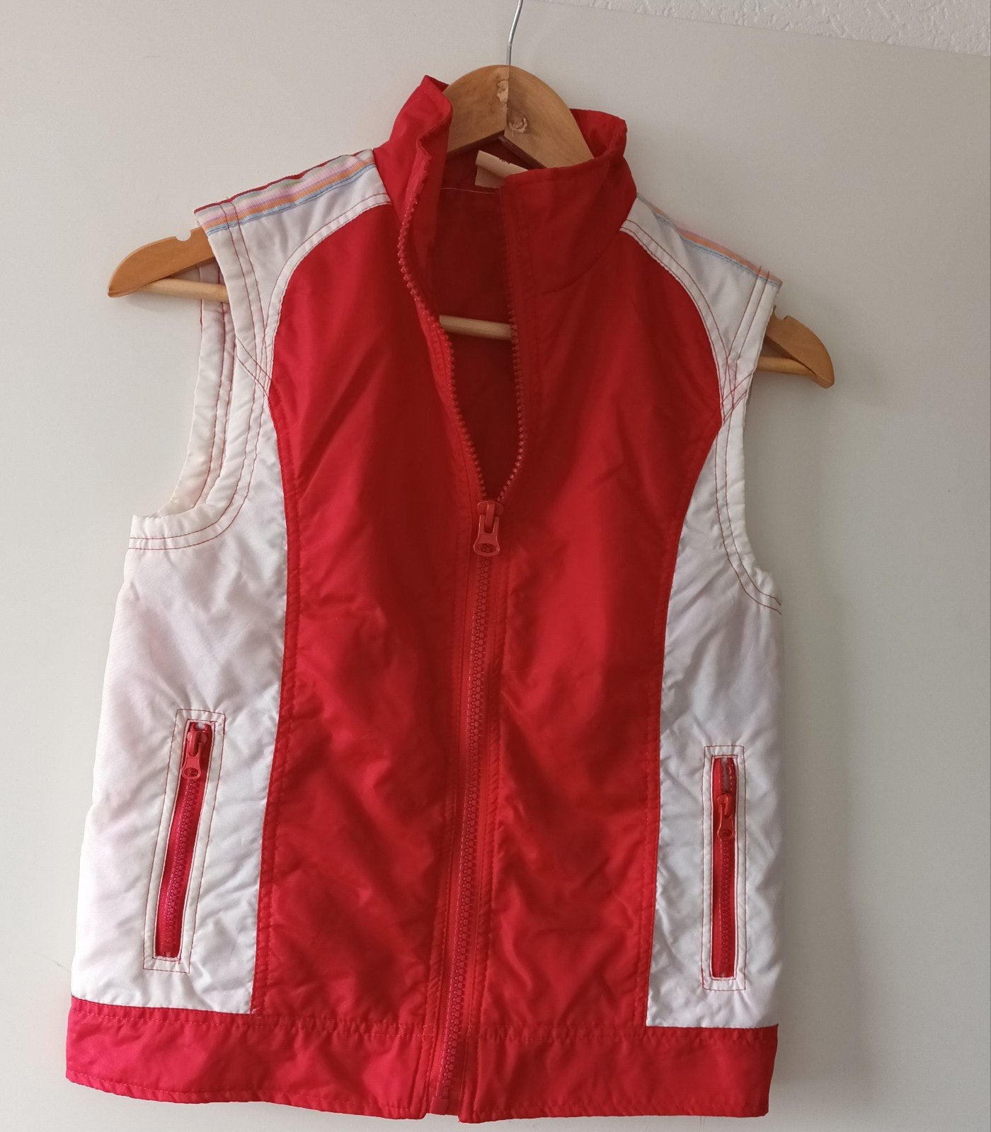 NewAdventure Bodywarmer Rood/Wit Maat 164, NewAdventure, Jongen of Meisje, Ophalen of Verzenden, Zo goed als nieuw