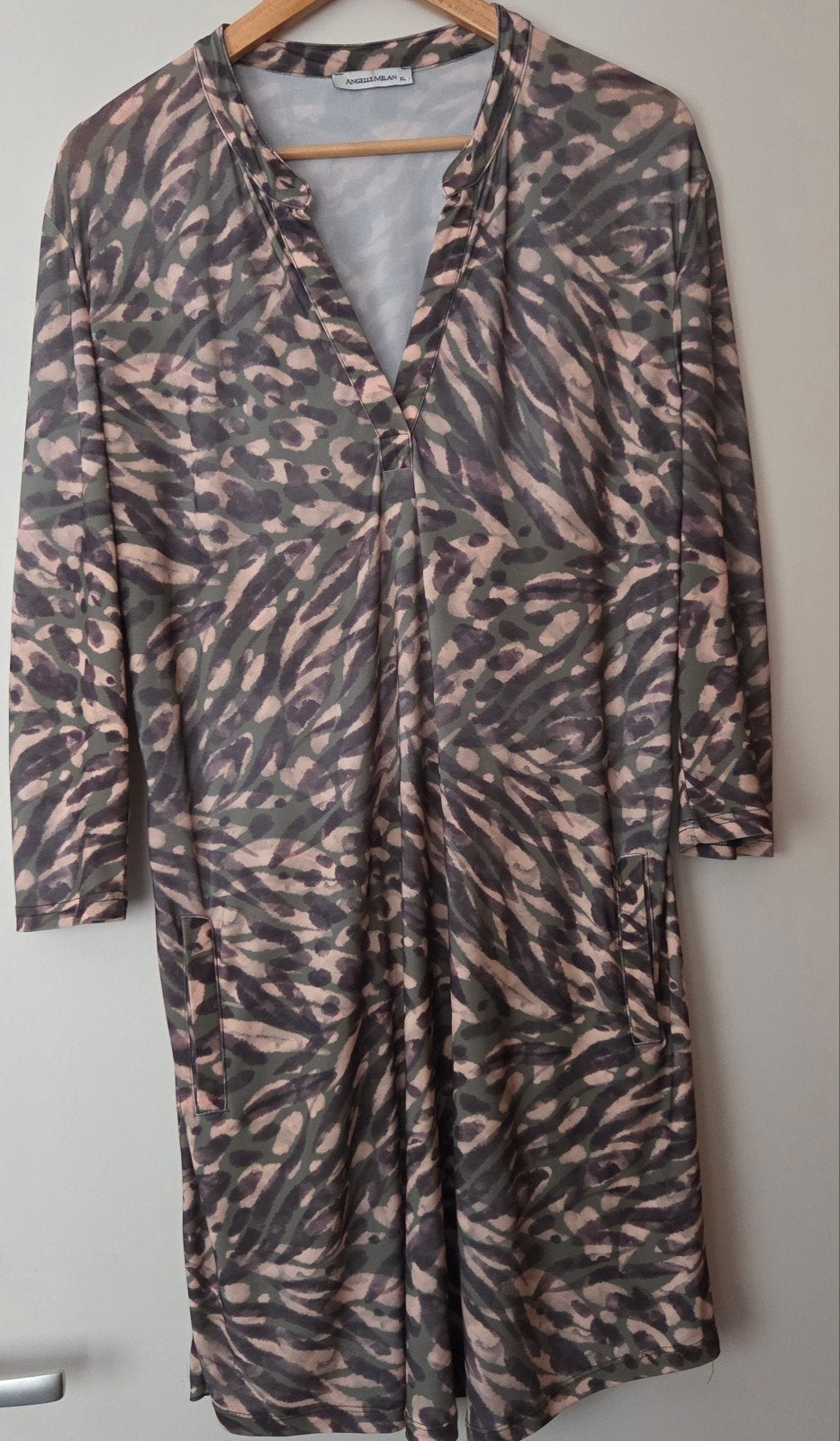 Angelle Milan Jurk met leger Print - Maat XL, Kleding | Dames, Jurken, Angelle Milan, Meerkleurig, Maat 46/48 (XL) of groter, Ophalen of Verzenden