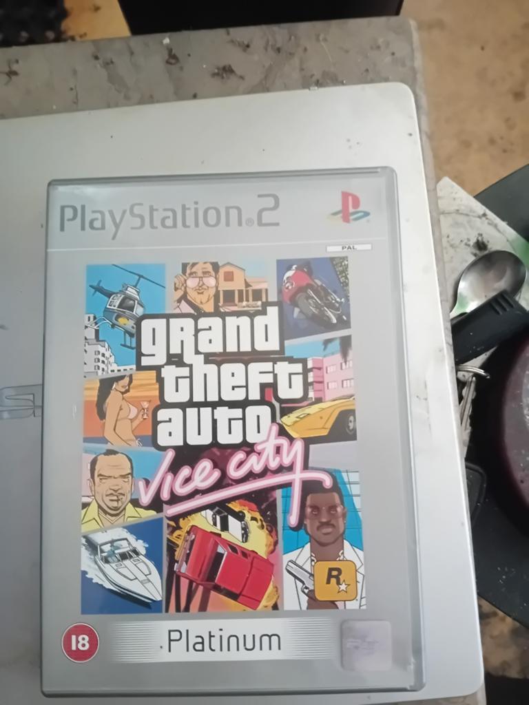 Grand theft auto vice city ps2 platinum, Spelcomputers en Games, Games | Sony PlayStation 2, Avontuur en Actie, Vanaf 18 jaar
