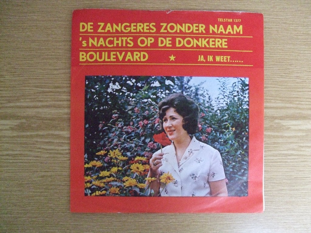 TELSTAR 1377   DE ZANGERES ZONDER NAAM     'S NACHTS OP DE, 7 inch, Ophalen of Verzenden, Zo goed als nieuw, Nederlandstalig