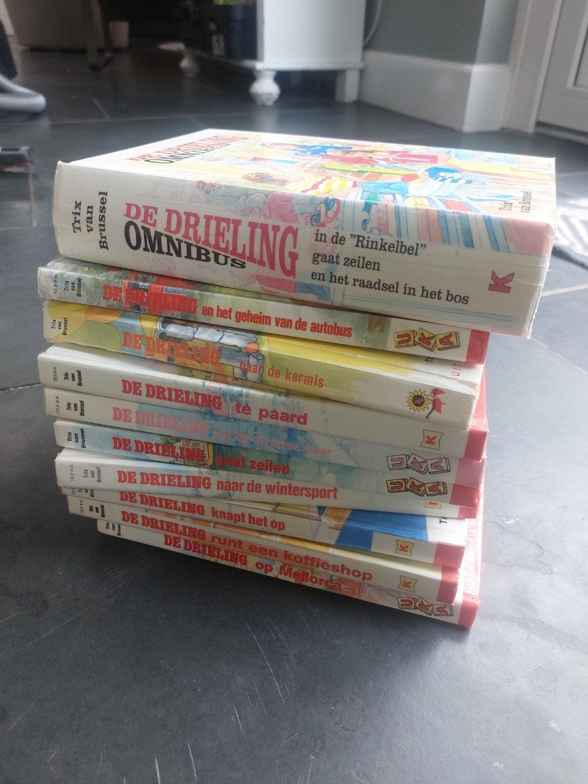 De Drieling boekenreeks - Trix van Brussel, 12 delen, Ophalen of Verzenden, Gelezen, Trix van Brussel, Fictie algemeen