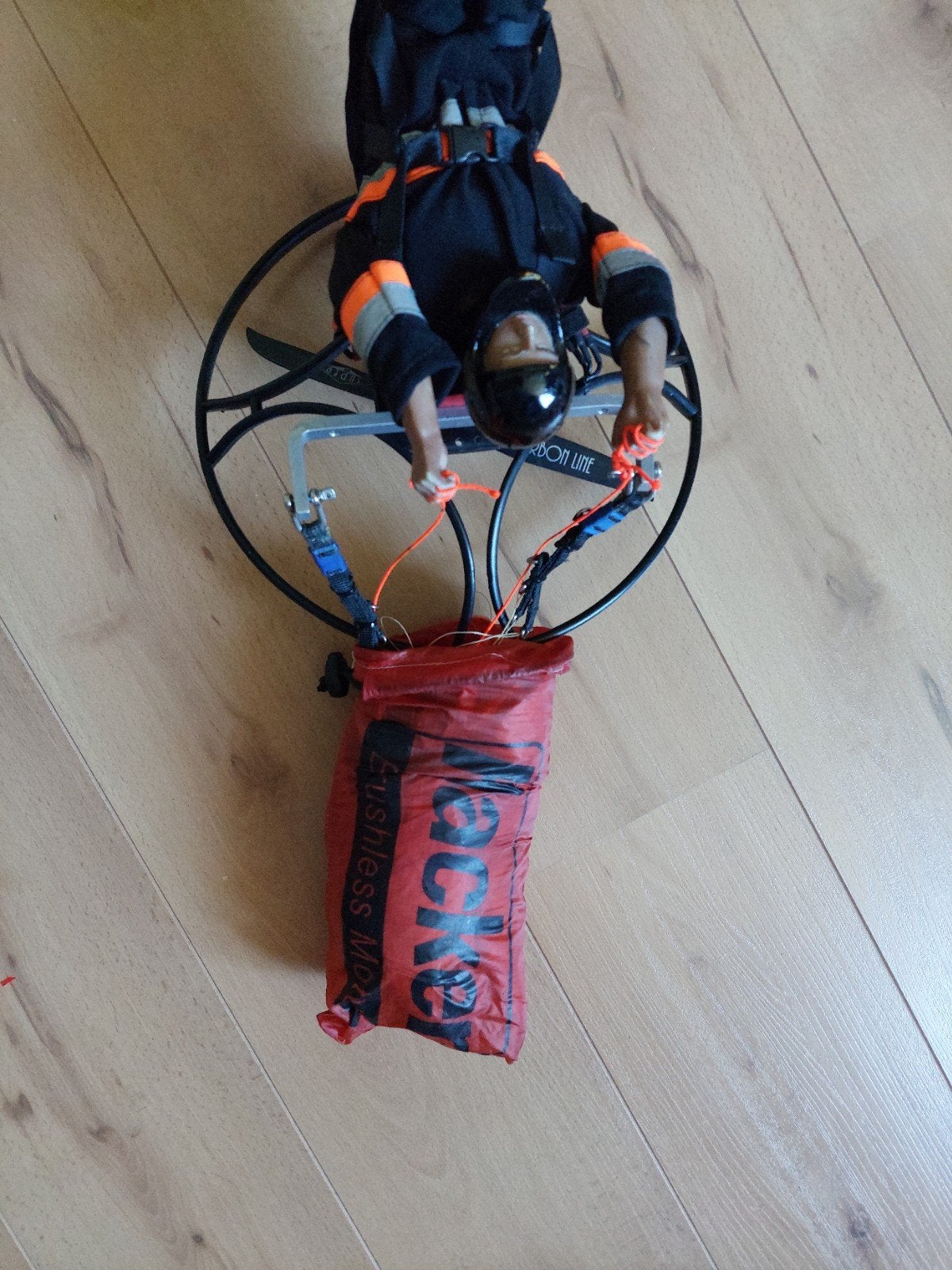 Paraglider met Hacker motor en windscherm - 2.7m spanwijdte, Ophalen of Verzenden, Gebruikt, Groter dan 1:72, Overige merken