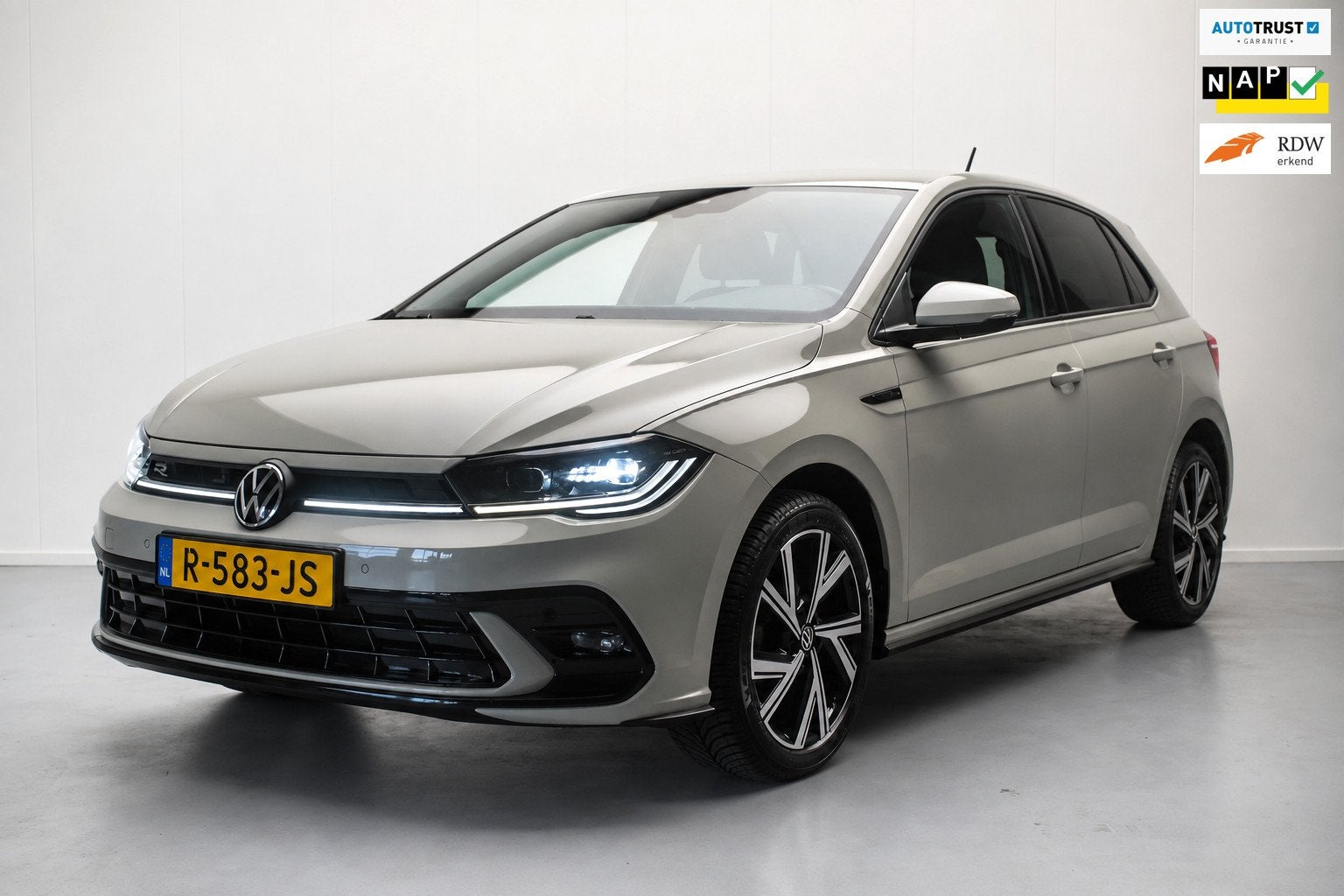 Volkswagen Polo 1.0 TSI R-LINE NL-auto [ IQ Light Stoelverwa, Auto's, Dealer onderhouden, Gebruikt, 95 pk, 1104 kg