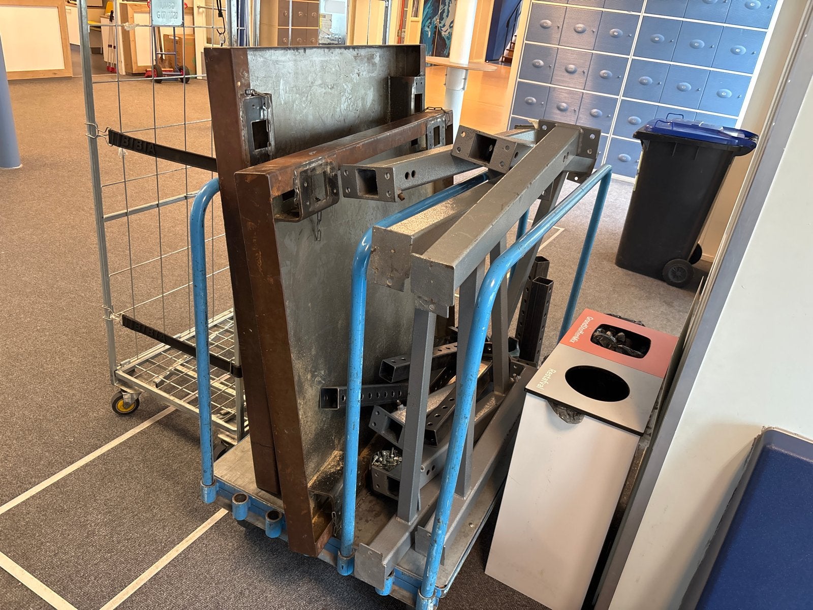 2 Werkbanken 1x1.2m met in hoogte verstelbaar deel, Doe-het-zelf en Verbouw, Werkbanken, Ophalen, Gebruikt, 70 tot 120 cm
