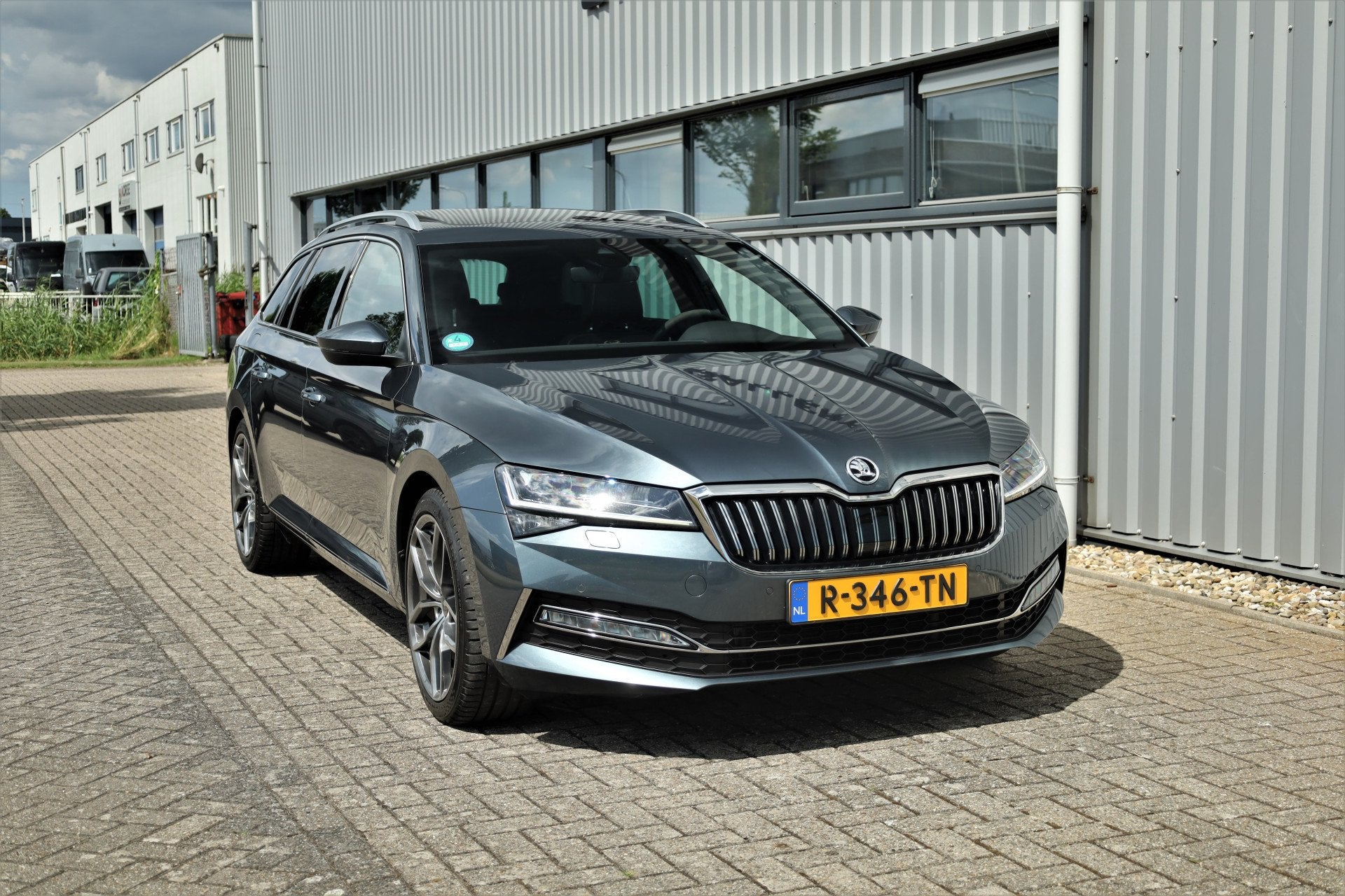 Skoda Superb Combi 2.0 TSI 4x4 DSG Laurin & Klement 425pk sl, Auto's, Automaat, Automatische klimaatregeling, Gebruikt, 4 cilinders