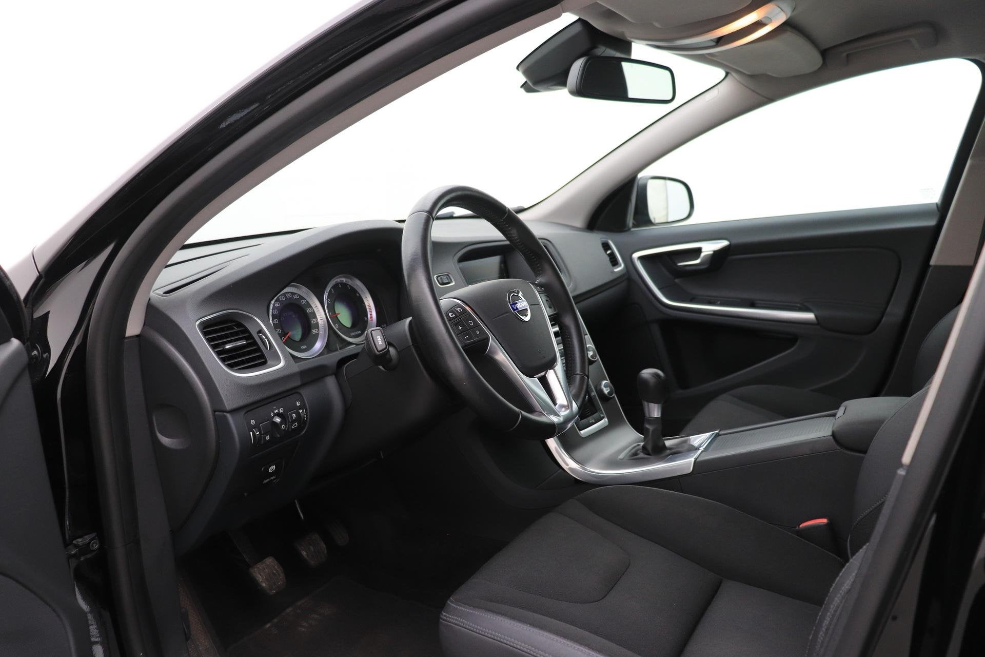 Volvo S60 1.6 T4 Momentum | 89dkm! | Trekhaak | PDC V+A | Cr, Auto's, Volvo, Voorwielaandrijving, Gebruikt, Zwart, 4 cilinders