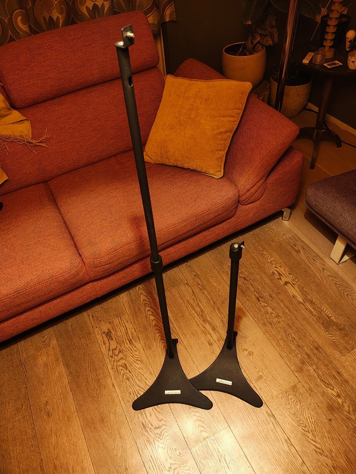 Norstone luidspreker stands 2 stuks 70-120 cm, Ophalen of Verzenden, Zo goed als nieuw, Speaker
