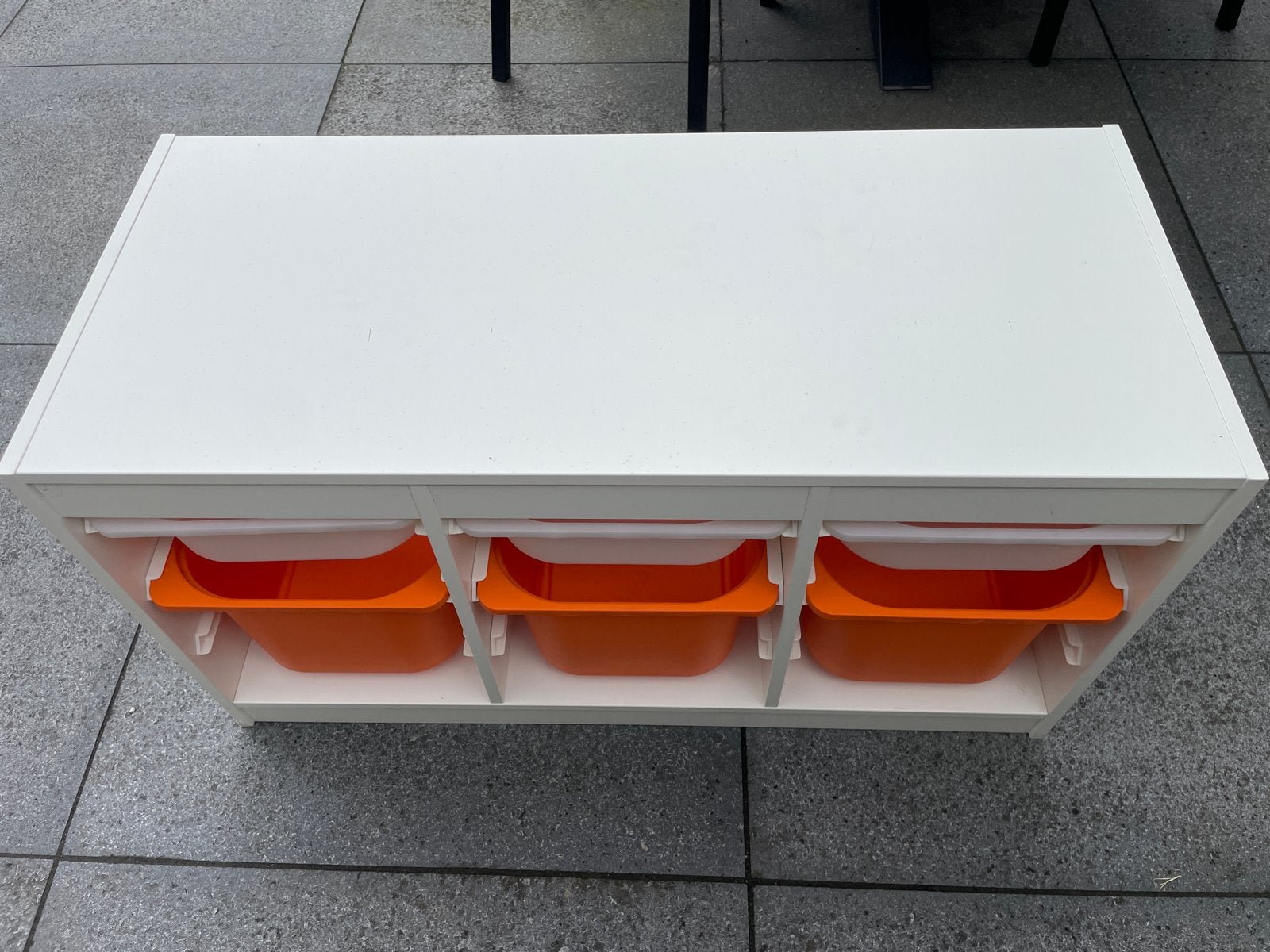 IKEA Trofast opbergkast met 3 oranje en 3 witte bakken, Kinderen en Baby's, Gebruikt, Kast, 100 cm of meer, Minder dan 50 cm