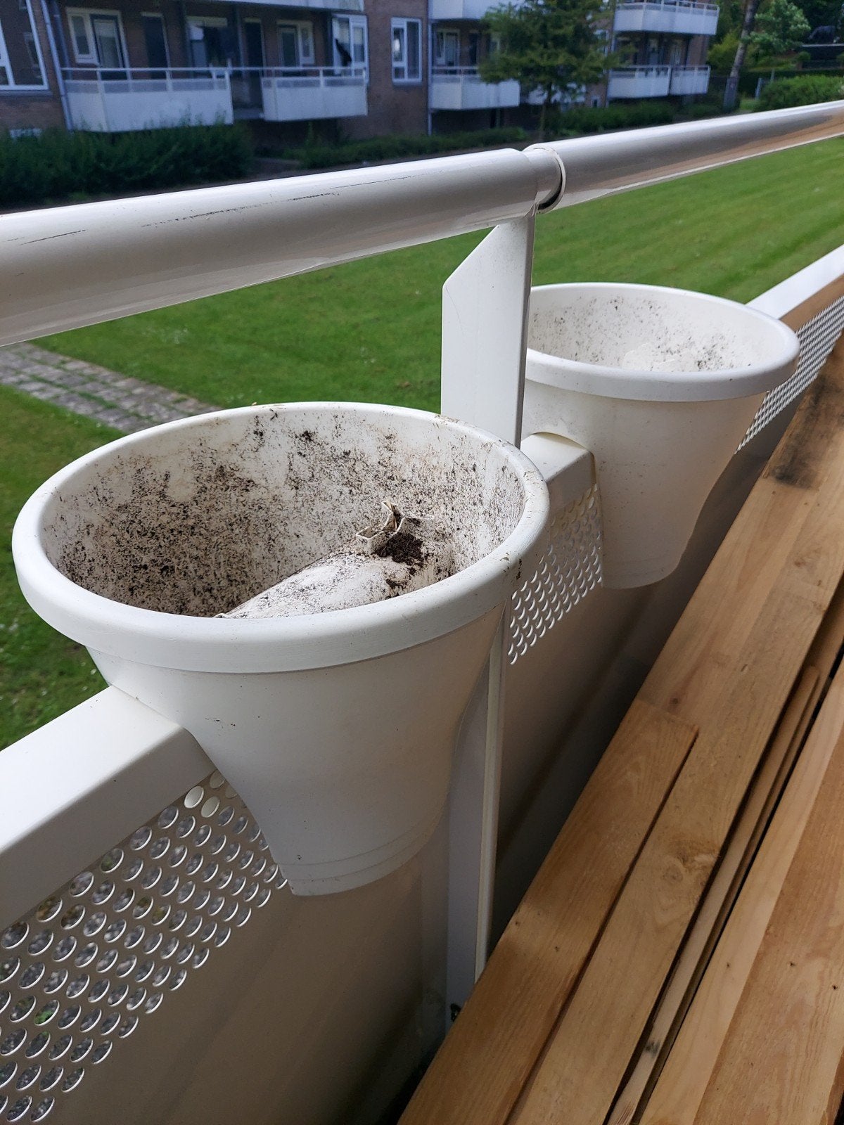 2 Bloembakken of plantenbak voor balkon balustrade, Ophalen of Verzenden, Kunststof, Balkon, Minder dan 30 cm