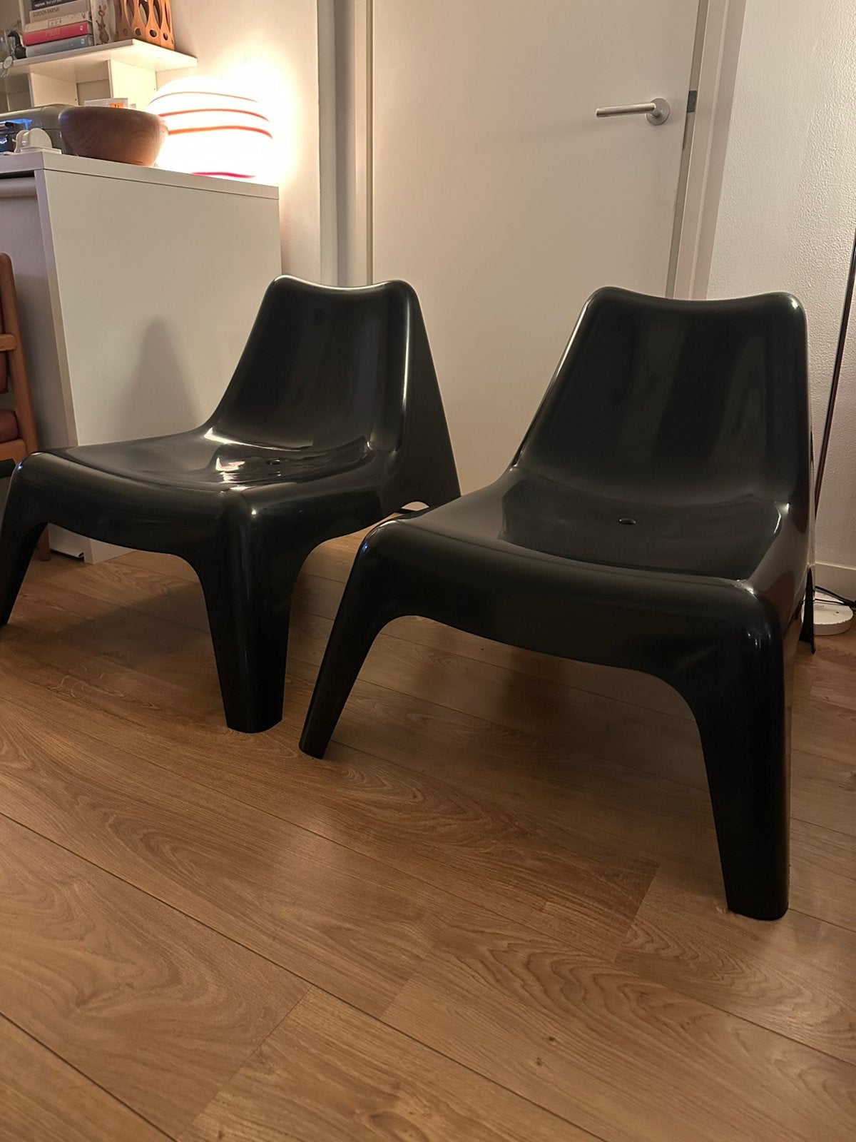 Ikea Vago lounge chairs zwart, Ophalen, Kunststof, Gebruikt, Twee