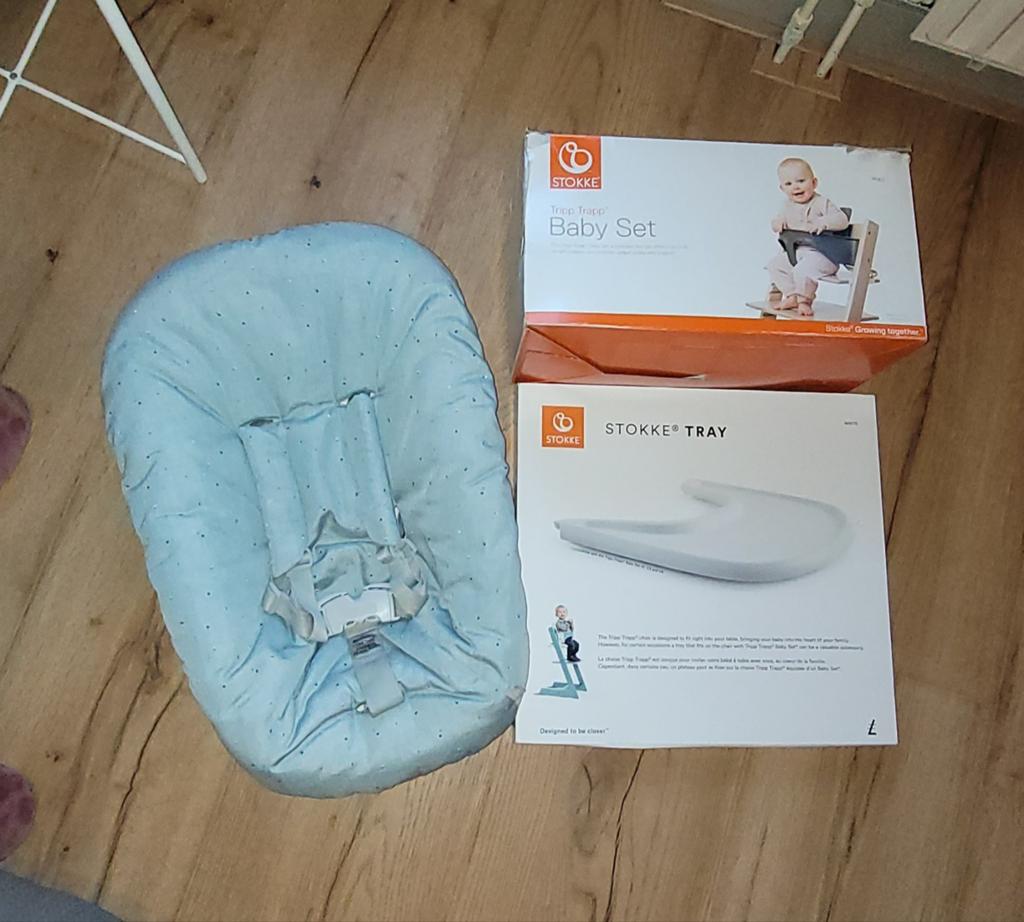 Stokke Tripp Trapp Baby Set met kussen en tray kleur wit!, Kinderen en Baby's, Kinderstoelen, Ophalen, Zo goed als nieuw, Meegroeistoel