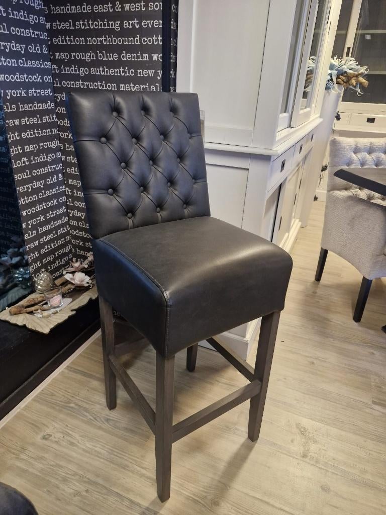 OPRUIMING 1 Landelijk Barstoel Gerard Grijs €234 NU €99 (1), 1 kruk, Ophalen of Verzenden, Nieuw, 60 tot 90 cm