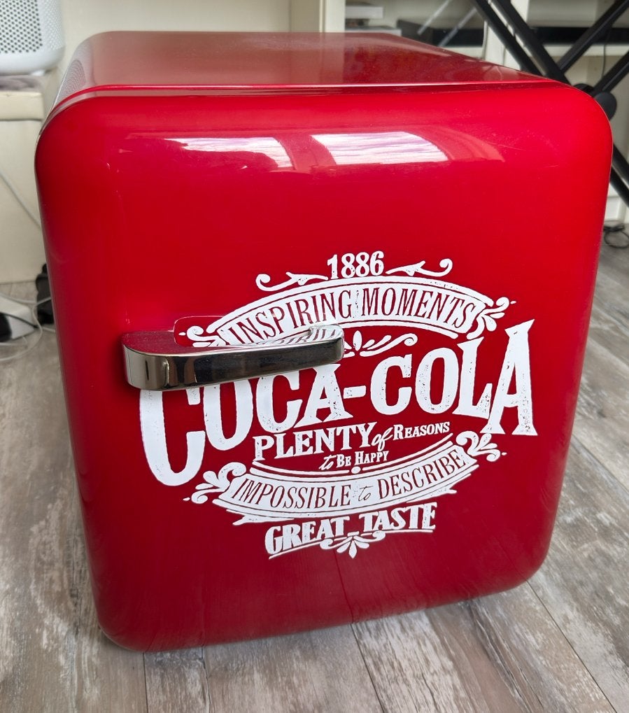 Coca-Cola Mini Koelkast - Perfect voor Drankjes, Ophalen, Zonder vriesvak, Minder dan 85 cm, 45 tot 60 cm