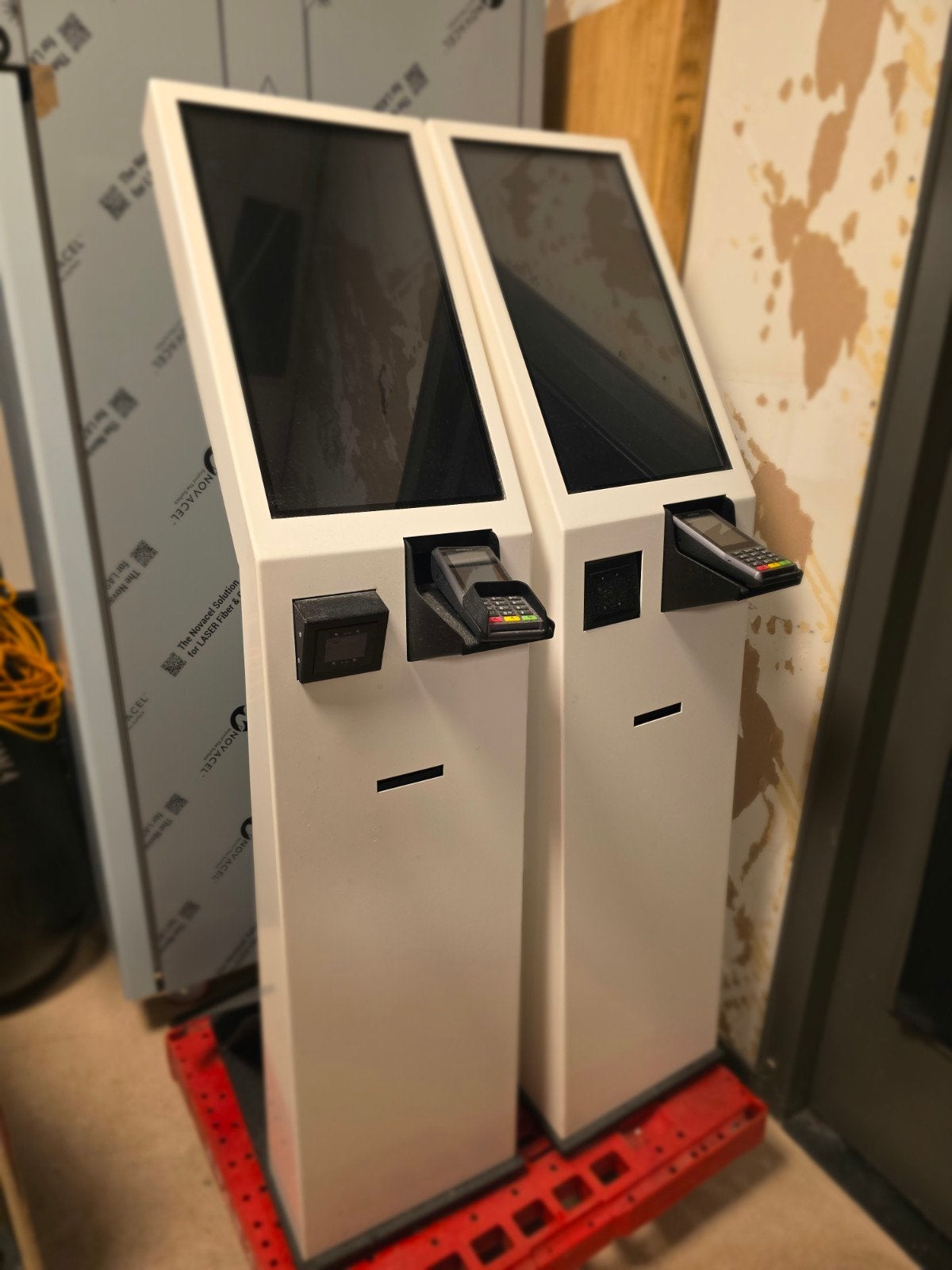 Gebruikte Kiosk met Betaalterminal - 10 jaar oud, Ophalen