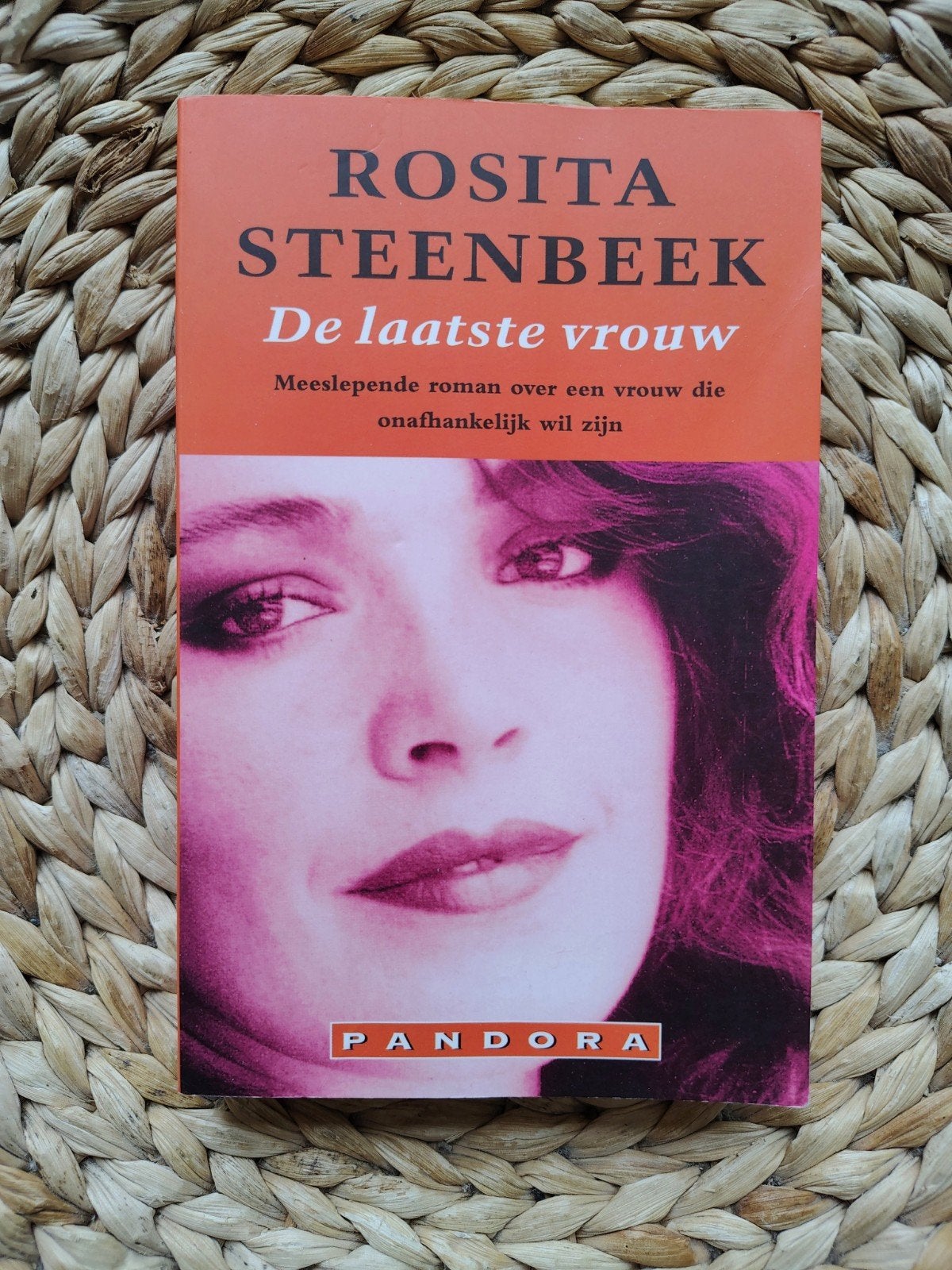 Rosita Steenbeek - De laatste vrouw, Boeken, Ophalen of Verzenden, Zo goed als nieuw