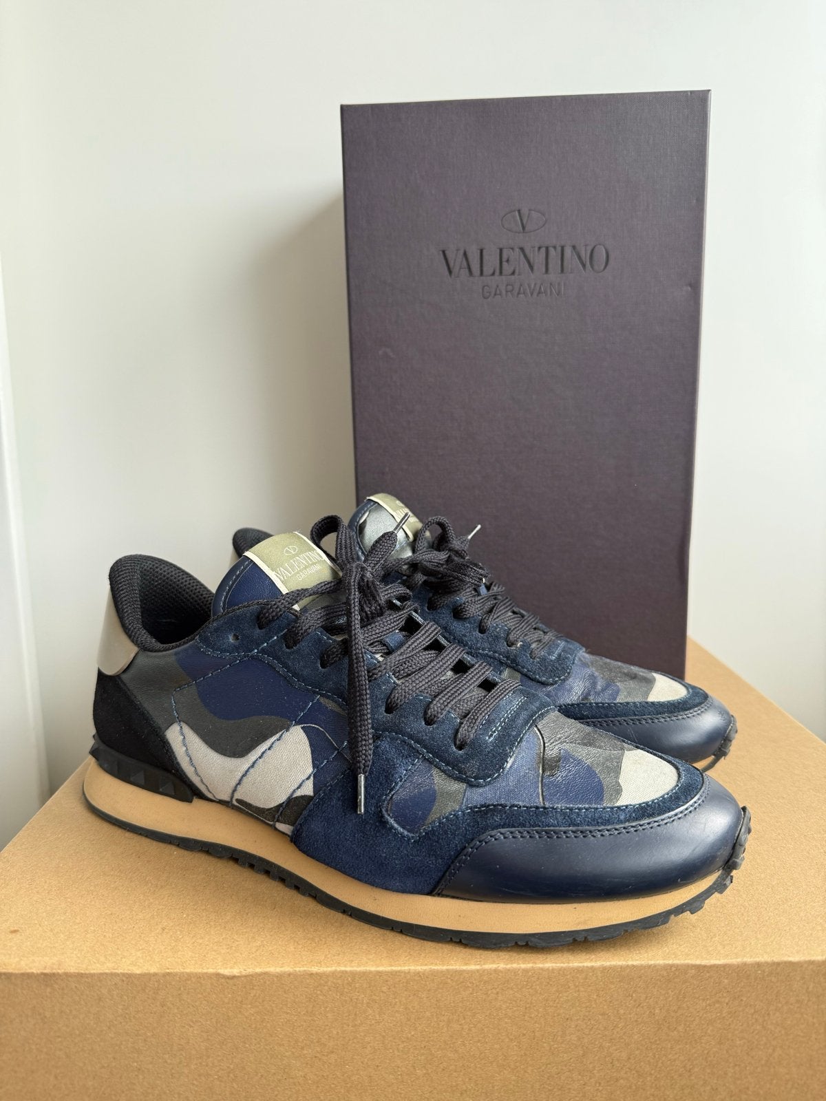 Valentino Garavani Navy Camouflage Sneakers Maat 43, Kleding | Heren, Blauw, Ophalen of Verzenden, Sneakers of Gympen, Zo goed als nieuw