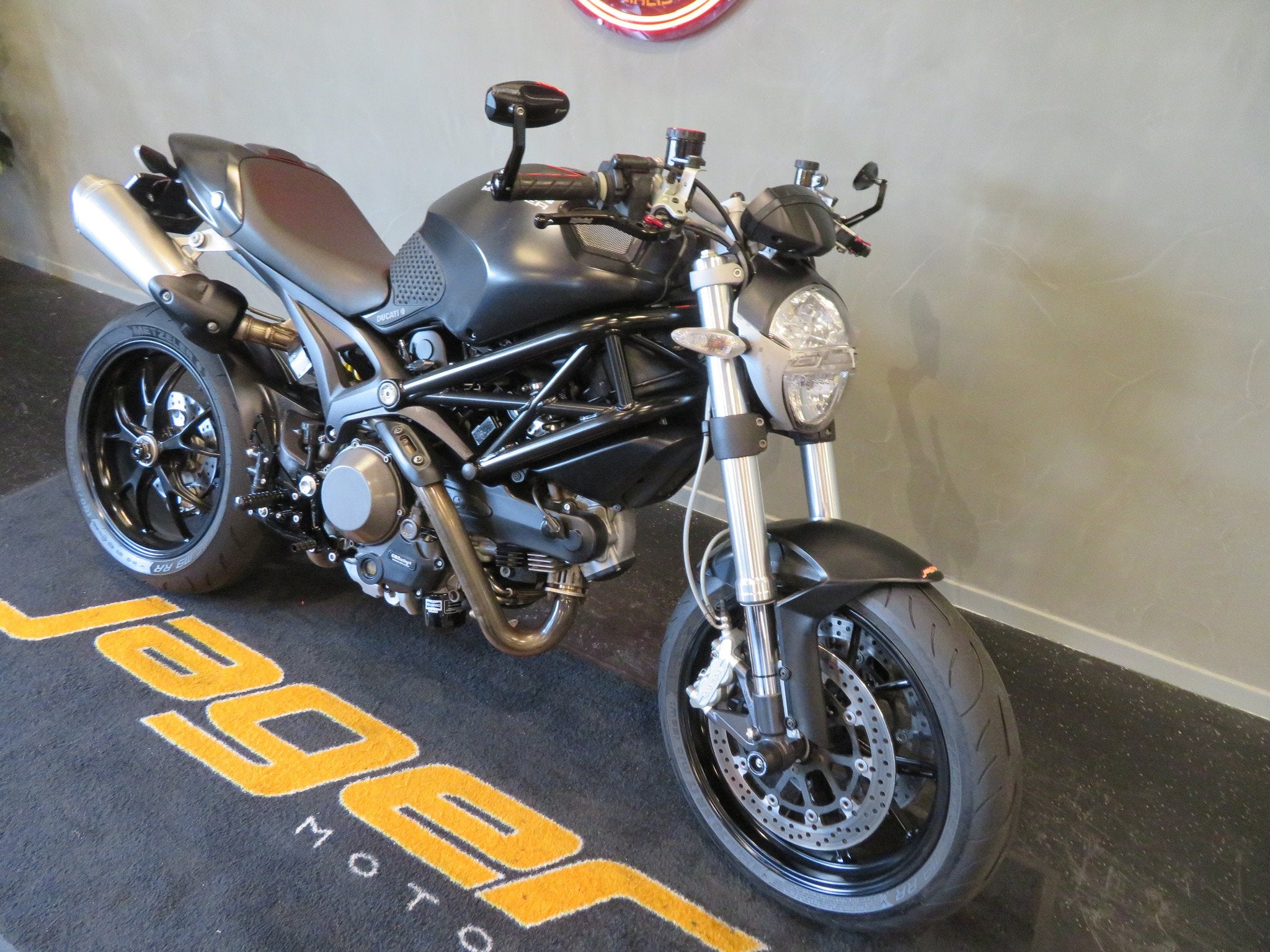 Ducati MONSTER 1100 SPORT DEMPERS GAAF! (bj 2009), Motoren, Motoren | Ducati, Bedrijf, Naked bike