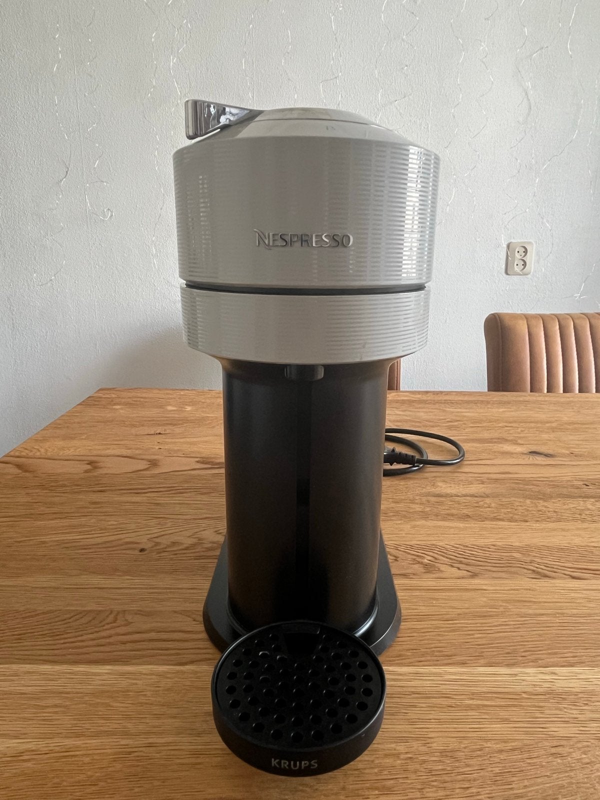 Nespresso Vertuo Grijs - Zo goed als nieuw met cups, Witgoed en Apparatuur, Koffiezetapparaten, Ophalen, Zo goed als nieuw, Koffiemachine