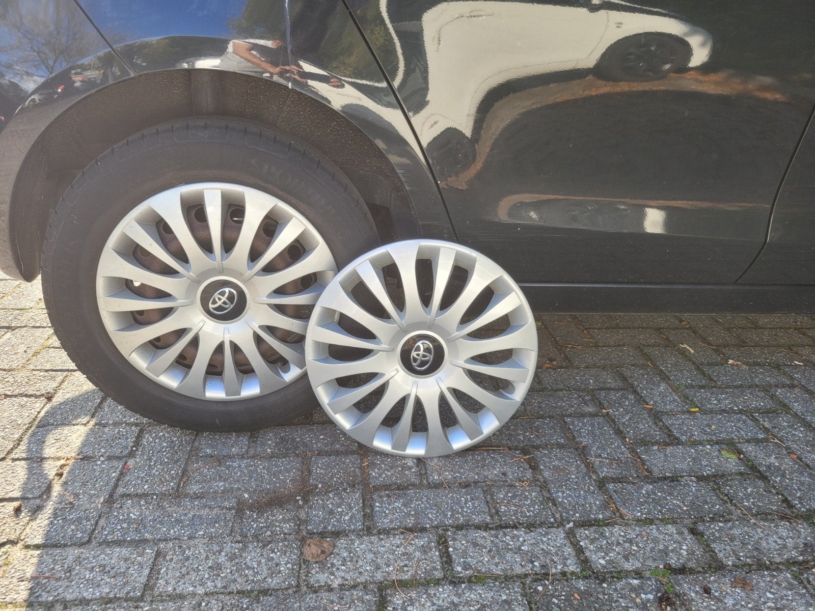 ​Originele Toyota Yaris Wieldoppen 15 inch.
