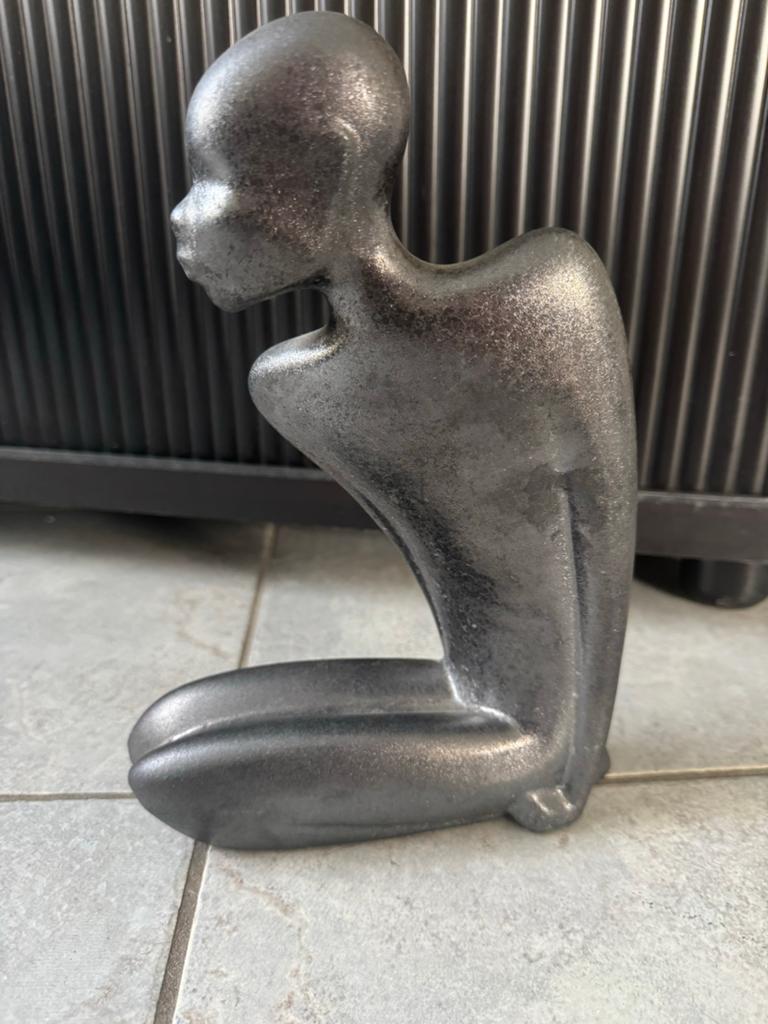 Vintage Art Deco Keramiek Beeld Gesigneerd MV 26cm, Ophalen of Verzenden